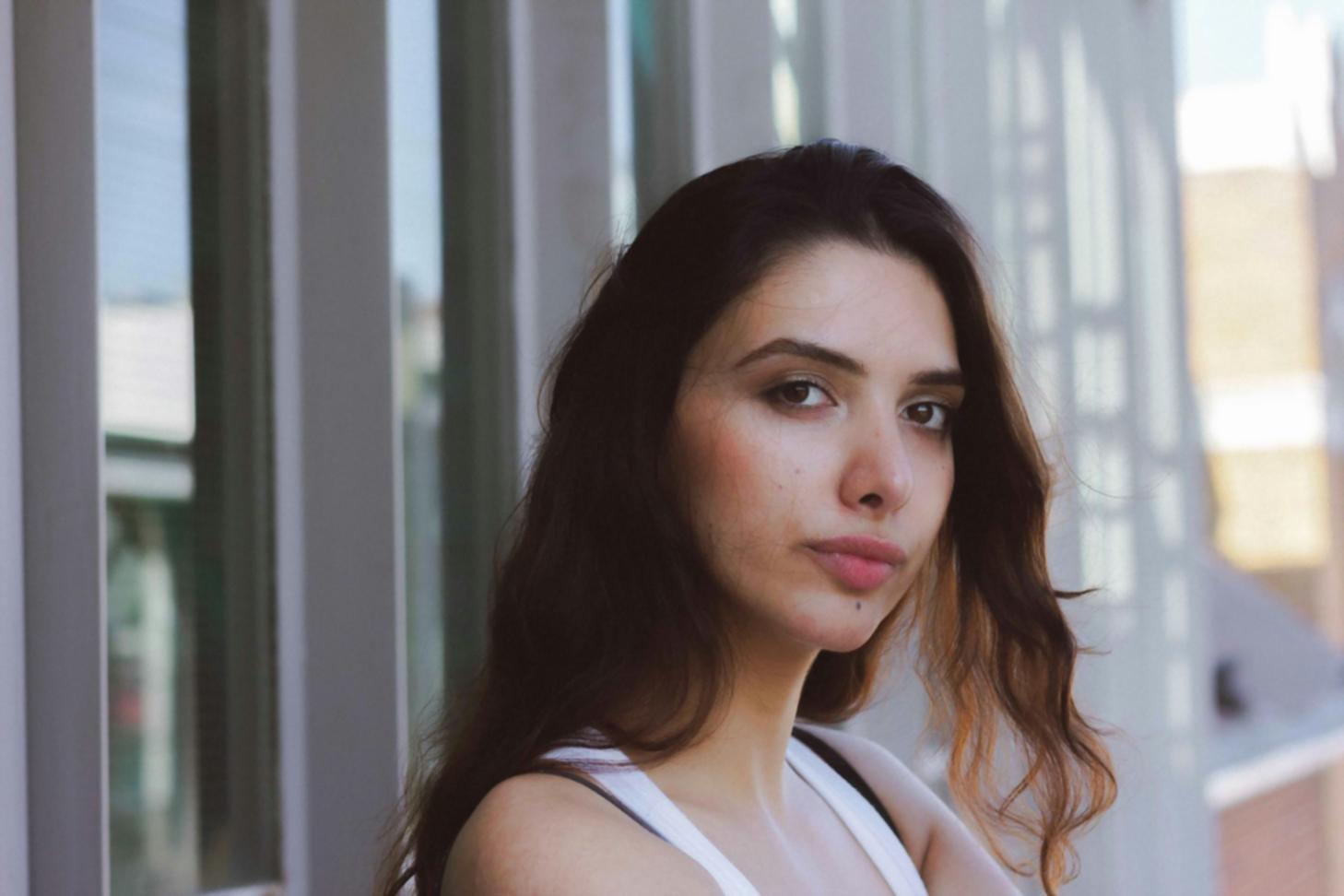 Processo dettagliato di valutazione della texture capillare con strumenti diagnostici professionali